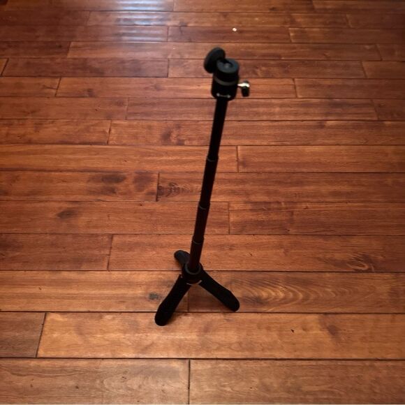 iKlip Grip Multifunction Smartphone and Camera Stand Handle & Bluetooth Remote - Picture 2 of 5